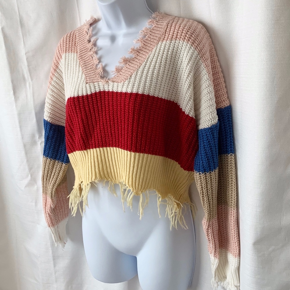 NWOT- Frayed Edge V-Neck Cropped Sweater!! - Picture 4 of 5